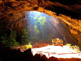 プラヤーナコーン洞窟
